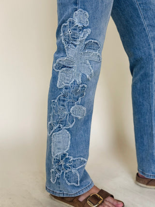 [TRIBAL] Sophia Appliqued Curvy Flare Jeans
