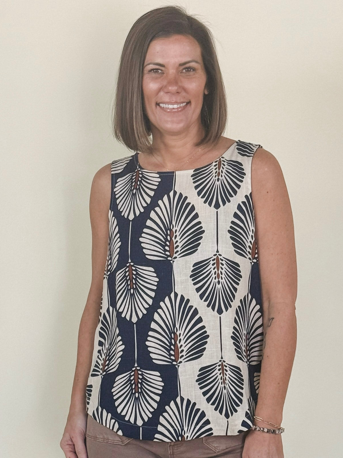 Lila Sleeveless Linen Blouse