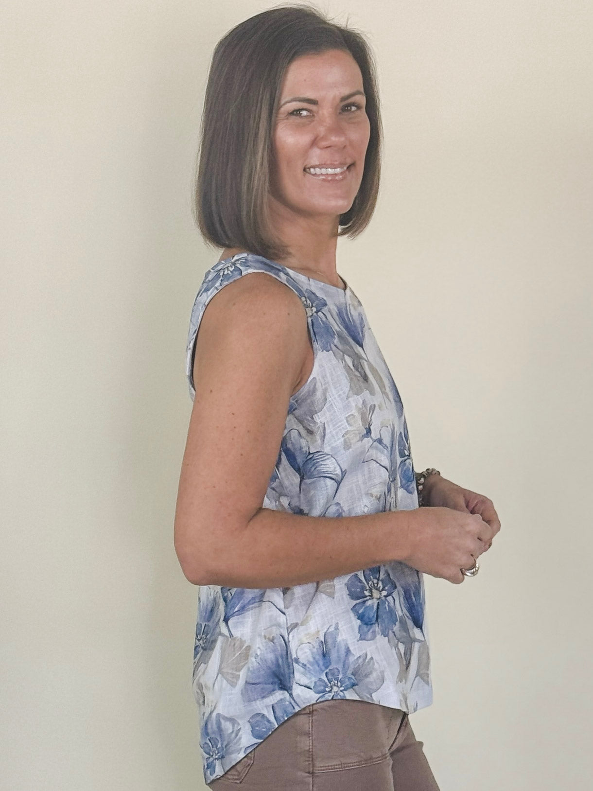 Lila Sleeveless Linen Blouse