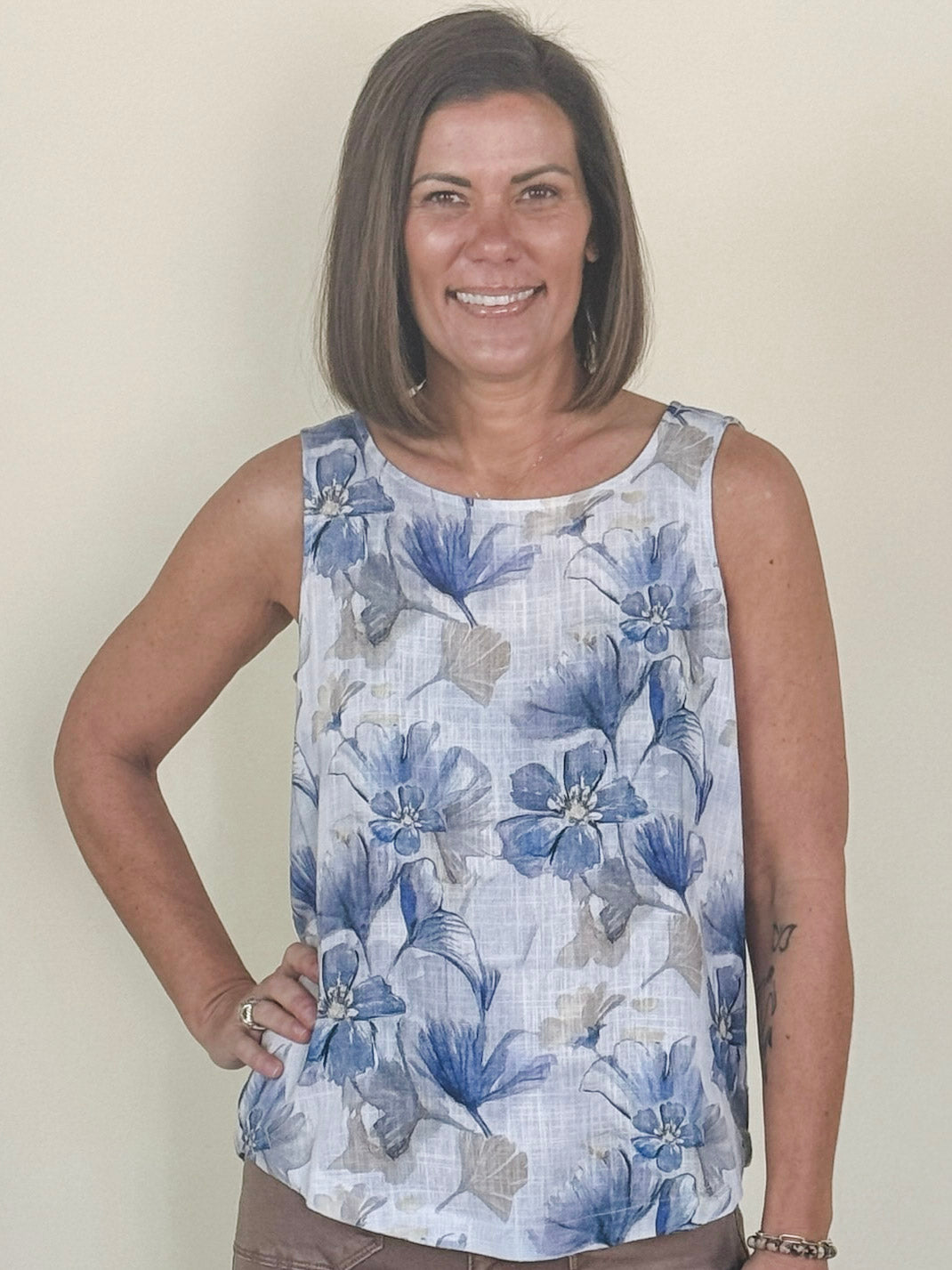 Lila Sleeveless Linen Blouse