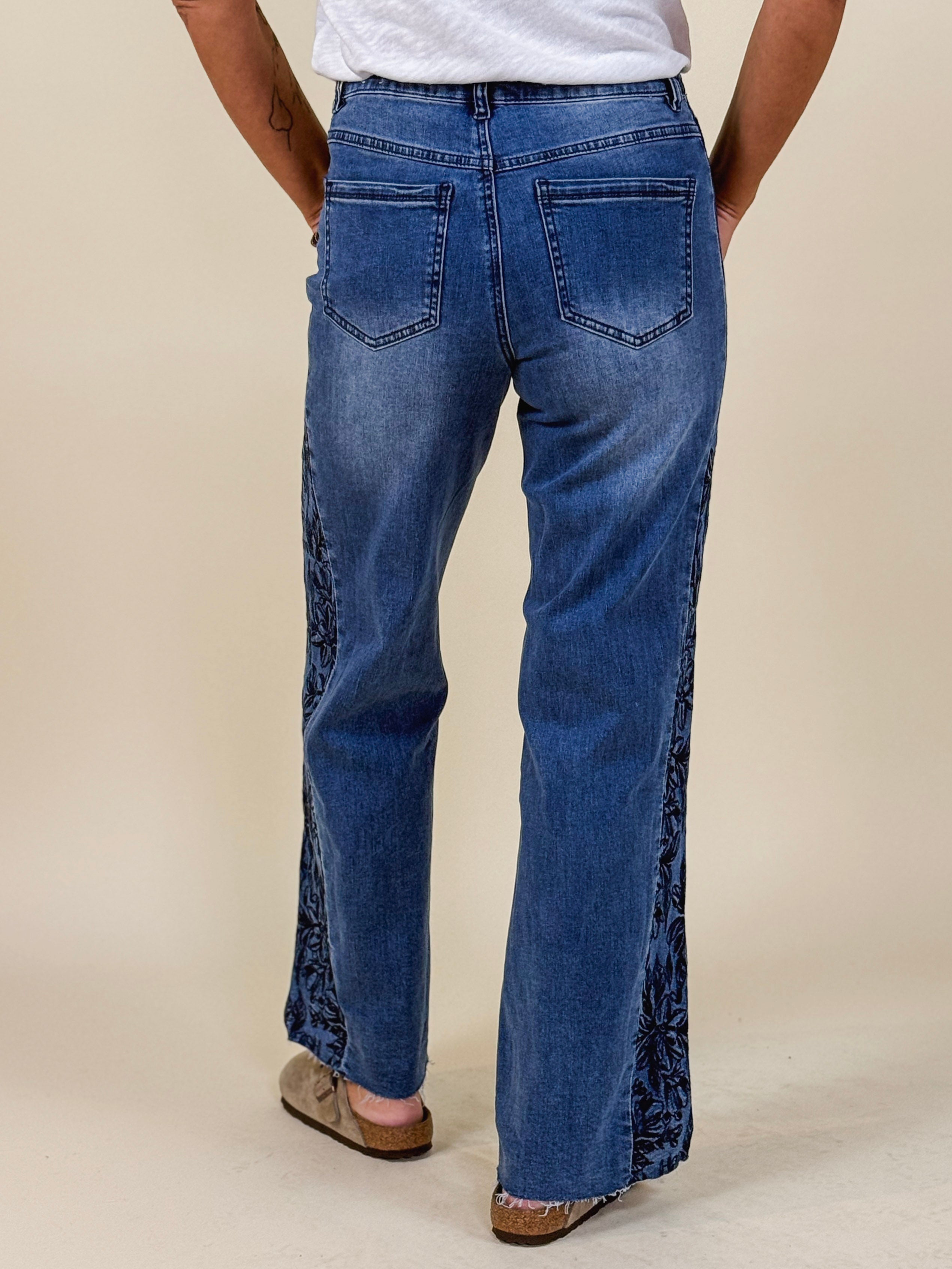 [TRIBAL] Brooke Fancy Embroidery Hugging Jeans