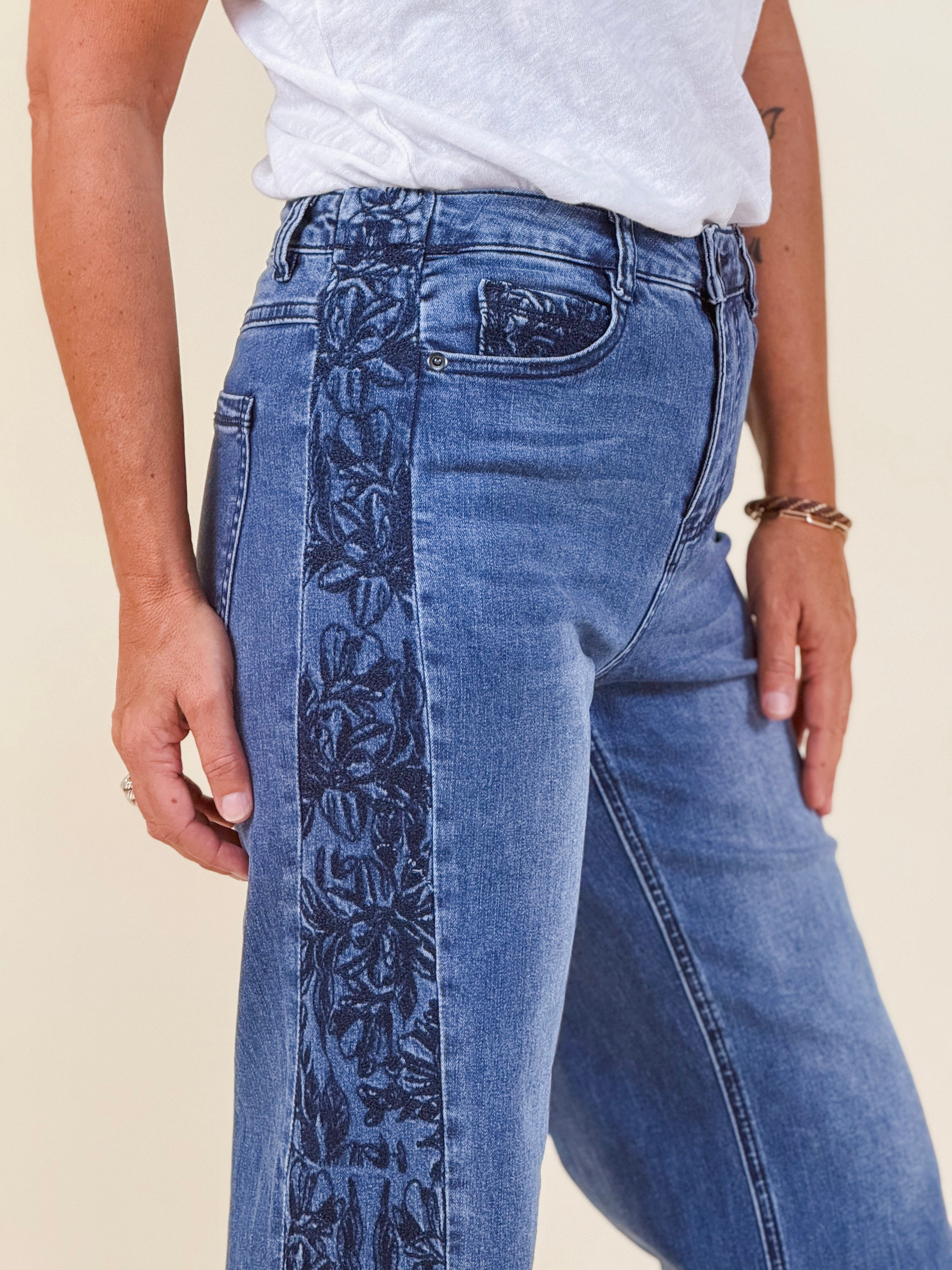 [TRIBAL] Brooke Fancy Embroidery Hugging Jeans