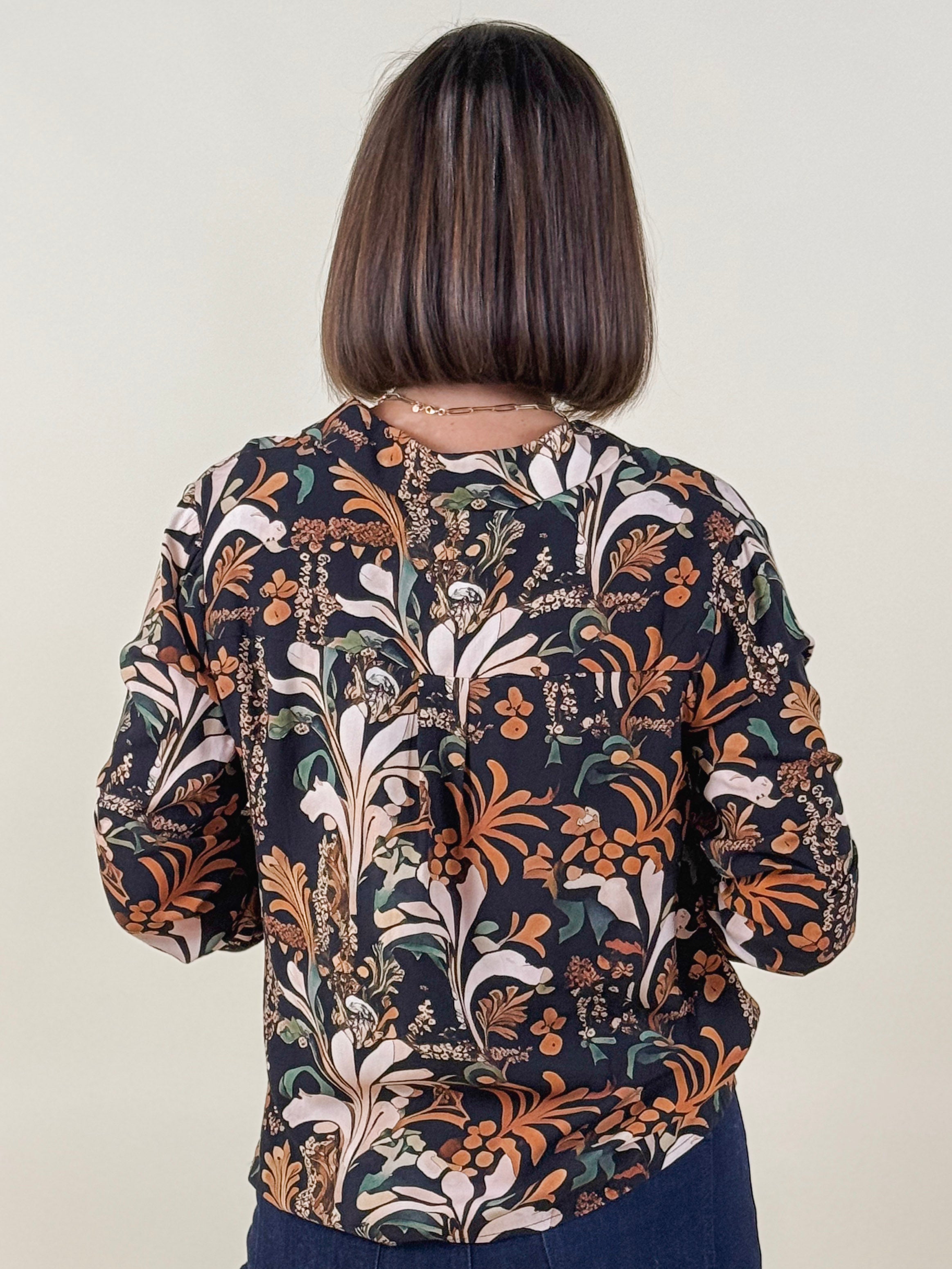 Barb Twisted Front Top