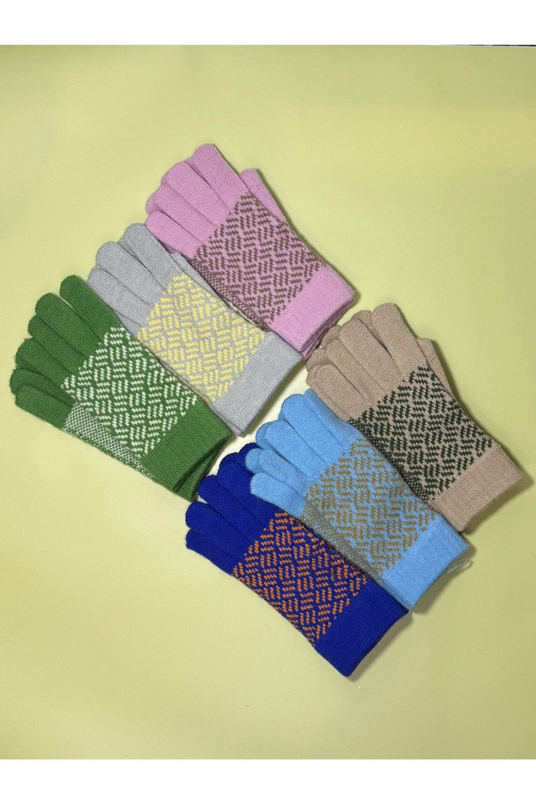 Two-Tone Patterned Knit Gloves